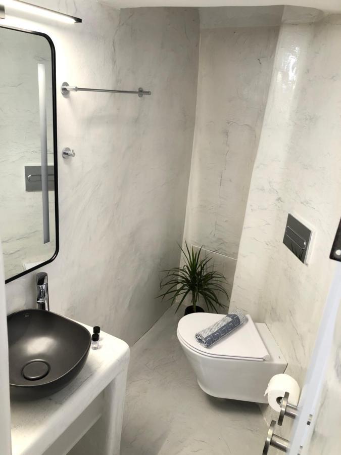Lefteris Traditional Rooms Фира Екстериор снимка