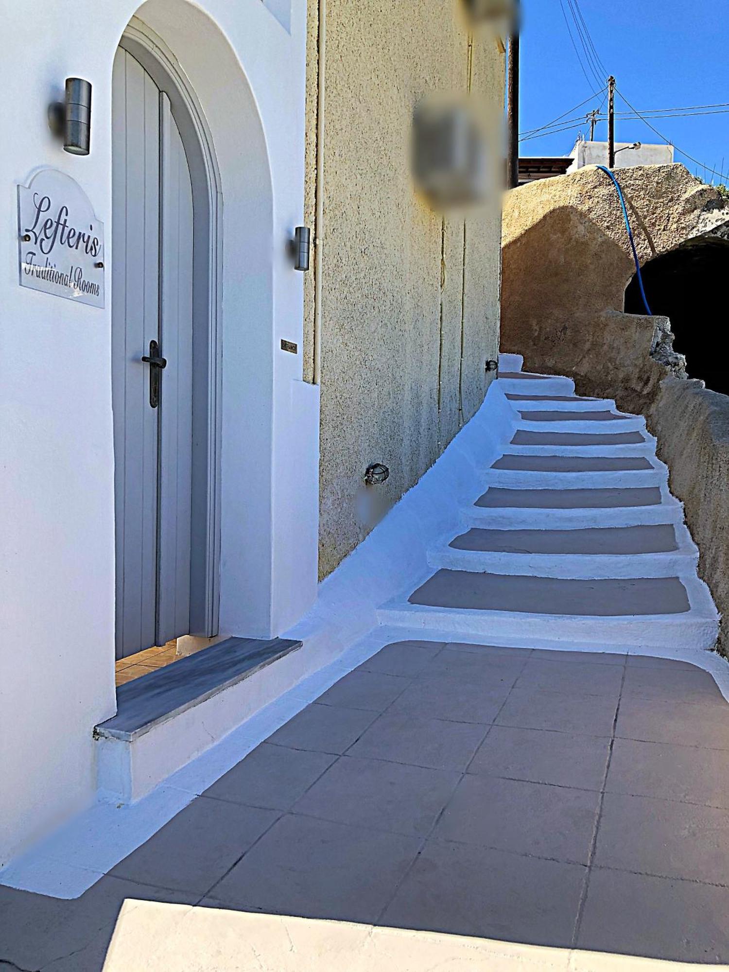 Lefteris Traditional Rooms Фира Екстериор снимка